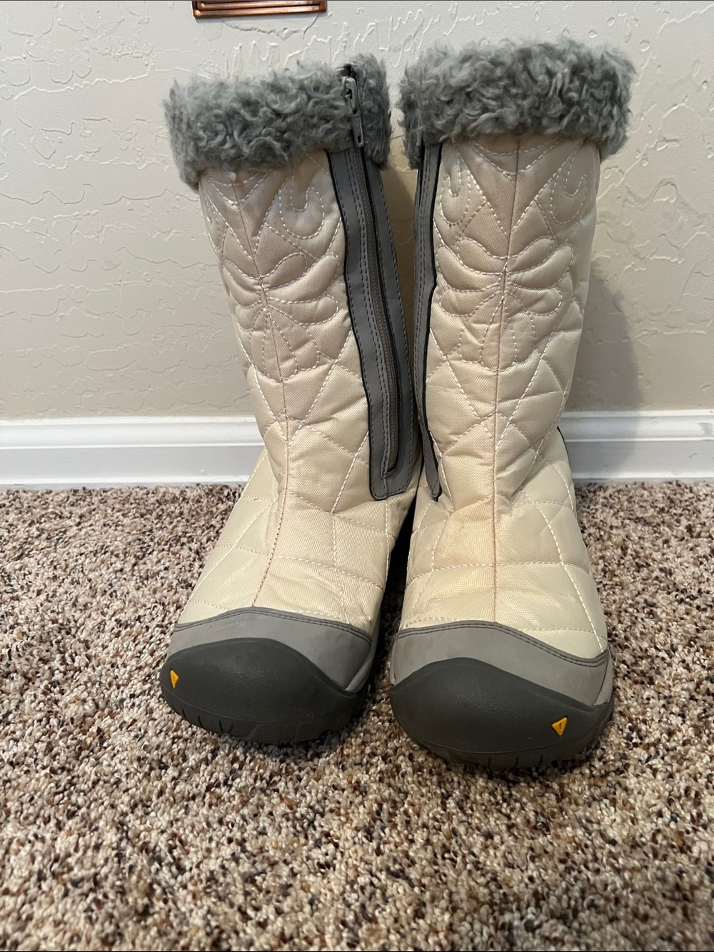 Keen Women's Cream Quilted Winter Boots with Gray Trim